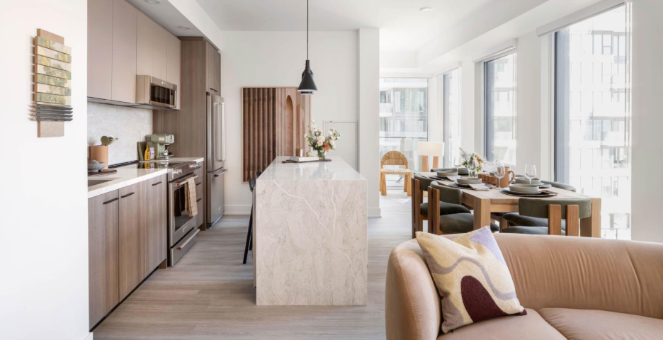 The interior of an apartment with a kitchen and dining room.